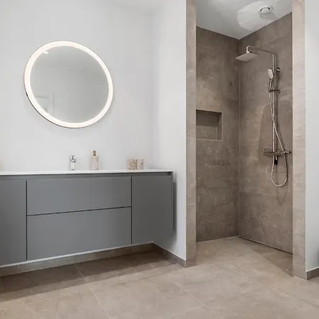3 Bedroom Beautiful In 펜션 *